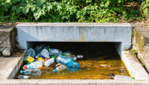 découvrez comment certains déchets endommagent une fosse septique de manière invisible, les risques associés et comment les éviter pour protéger votre système de traitement des eaux usées.