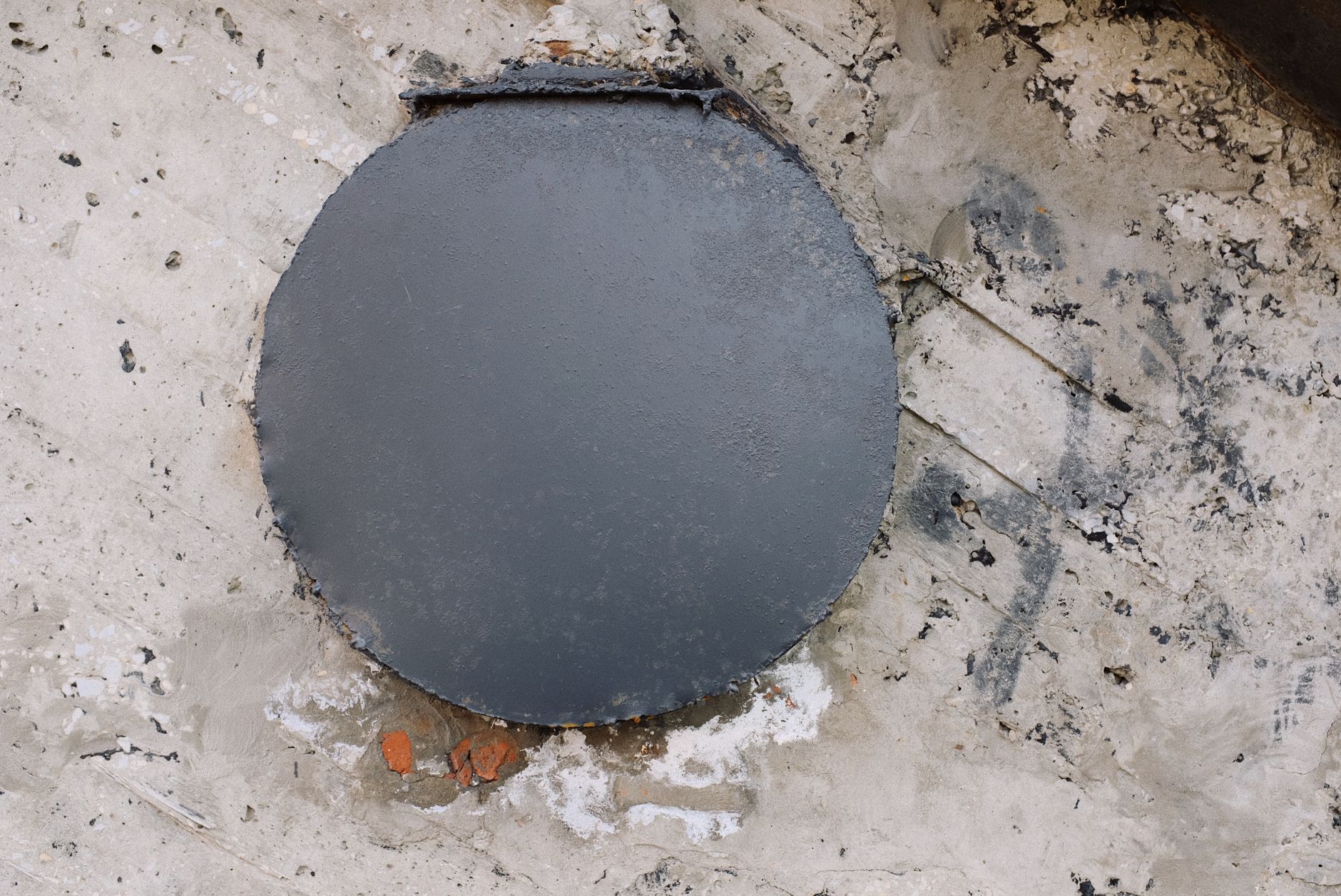 découvrez des astuces pratiques et des conseils d'experts pour entretenir efficacement votre fosse septique en béton ancienne. apprenez à prévenir les problèmes, assurer un bon fonctionnement et prolonger la durée de vie de votre système d'assainissement.